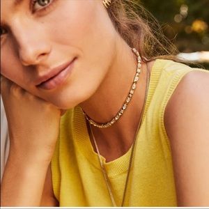 KENDRA SCOTT CHOKER IN GOLD & DICHROIC